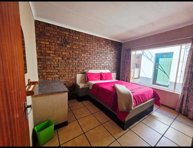 BUSINESS FOR SALE IN KEMPTON PARK CENTRAL